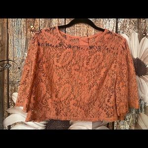 🦋NWOT Shein Lacy Crop Top Layover